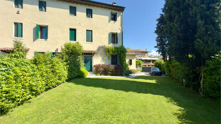 Porzione di casa del XVIII sec. ristrutturata 