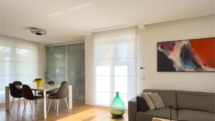 Elegante Bifamiliare con Giardino a Scomigo