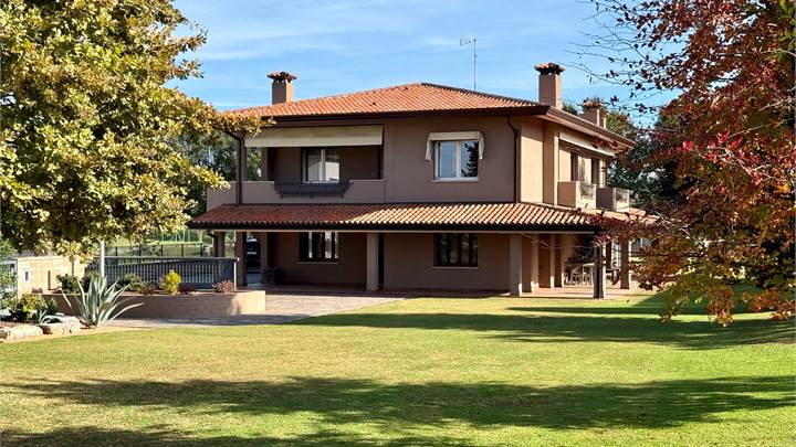 Casa Singola a San Vendemiano con grande giardino e ampio garage